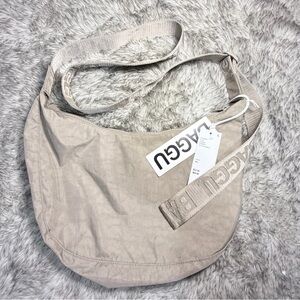 BAGGU Medium Crescent Bag - Dove from Urban Outfitters
